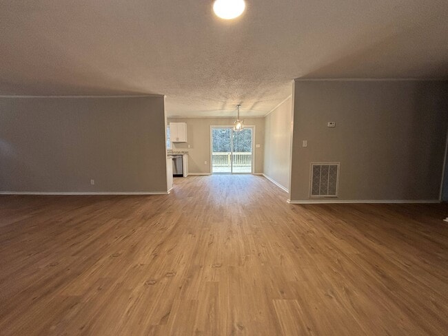 Building Photo - 6727 Seven Islands Rd