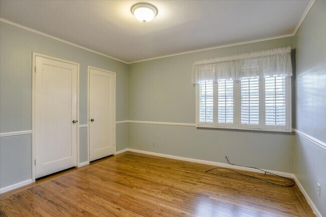 Building Photo - 425 31st Ave