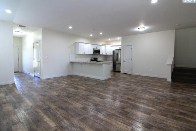 Building Photo - 3 Bed/2.5 Bath Townhouse in Kennewick