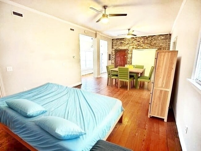 Photo - 201 Spring St House