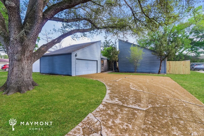 Building Photo - 15907 Red Willow Dr