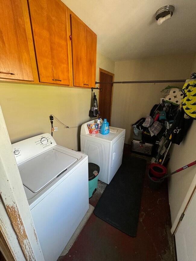 Foto del edificio - 3 bedroom/2 bathroom house near KU