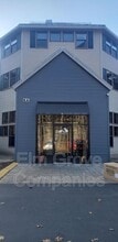 Building Photo - 512 W River Rd