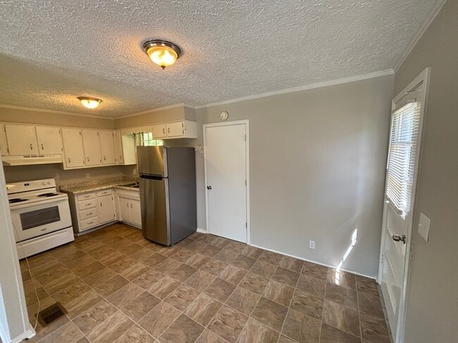 Foto del edificio - 2788 Old Matthews Rd