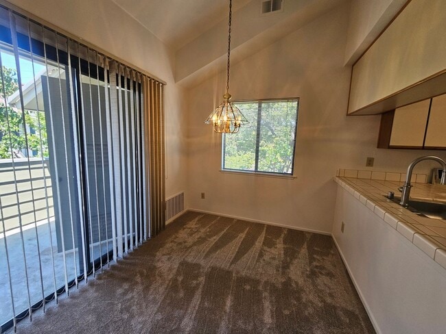 Building Photo - Great Location.... Gorgeous 2 Bedroom 2 Bath End Unit Condo in North San Jose