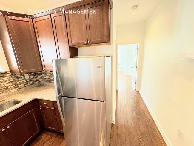 Building Photo - Lovely 2BR/2BA Apt in the Heart of South P...