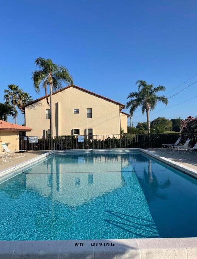 Building Photo - 4682 Lucerne Lakes Blvd E