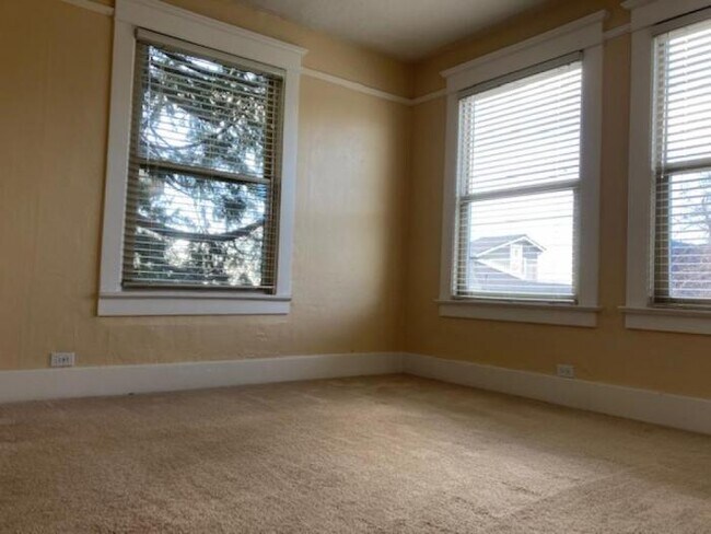 Building Photo - 1 bedroom in Seattle WA 98122