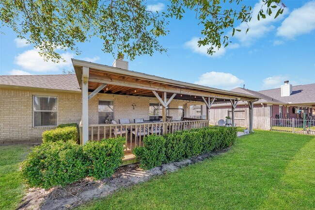 Foto del edificio - 6210 Fawnlake Dr