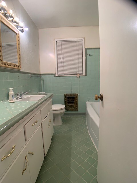 Building Photo - 1625 Meyers Pl