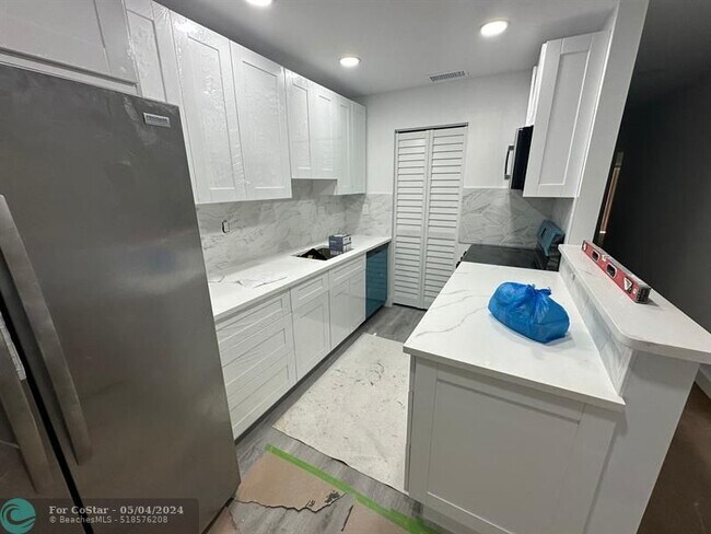 Building Photo - 810 SW 13th St