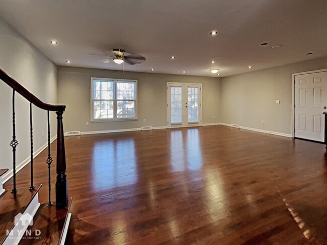 Building Photo - 6815 Saddle Ridge Rd