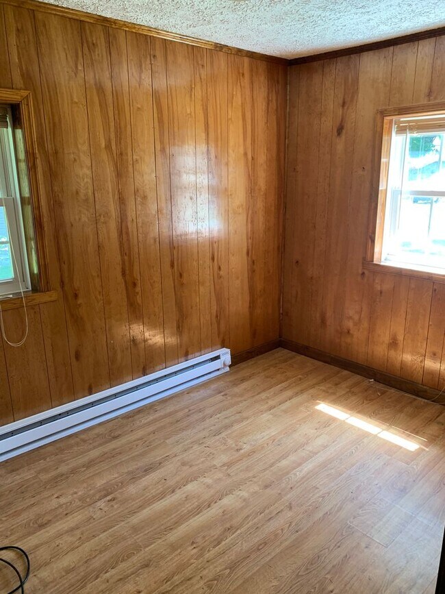 Building Photo - Small Two Bedroom in Blackstone