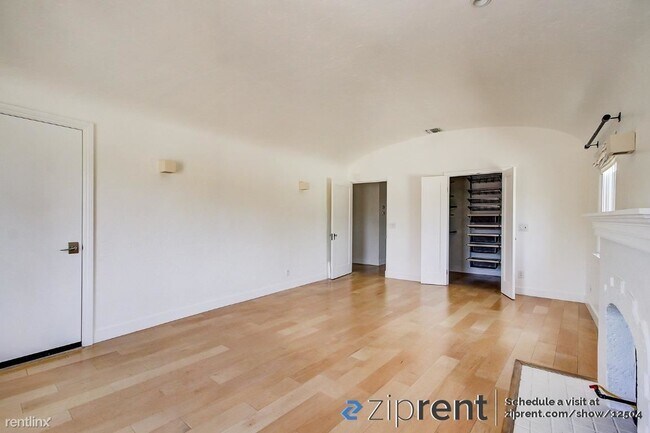 Building Photo - 3 br, 1 bath Duplex - 5158 San Vicente Blv...