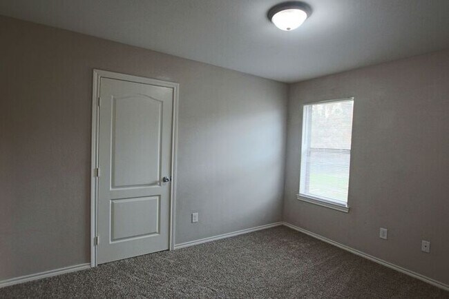 Foto del edificio - AVAILABLE NOW! 3 Bedroom Duplex for Rent i...