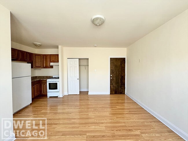 Foto del edificio - 2606 N Kimball Ave