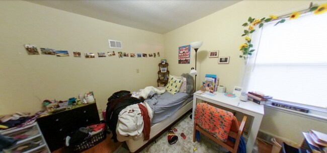 Foto del edificio - Fenced-in yard + Washer & Dryer + Big Bedr...
