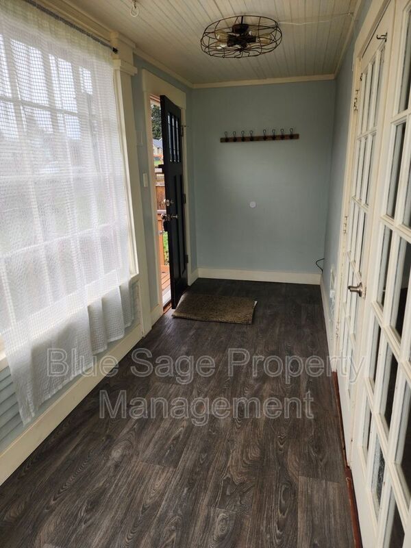 Foto del edificio - 1011 W 11th St