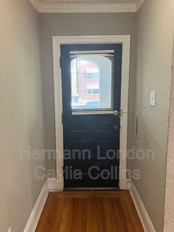 Foto del edificio - 7030 Dartmouth Ave