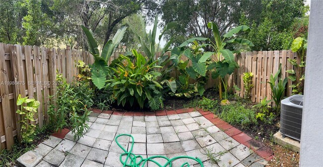 Foto del edificio - 2672 SE 19th St
