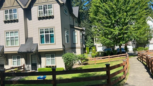 large fenced yard - 22549 NE Alder Crest Ln