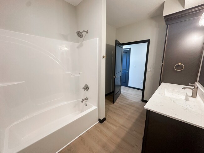 Building Photo - Fairway Place Apartments - New