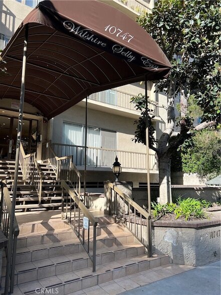 Building Photo - 10747 Wilshire Blvd