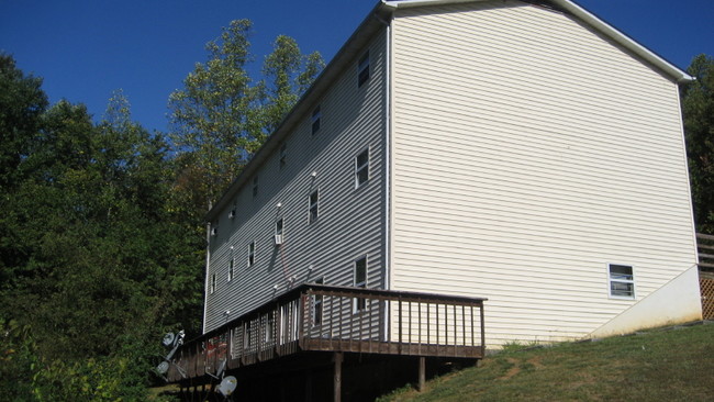 Building Photo - 657 Jena Beth Drive Elizabethton TN