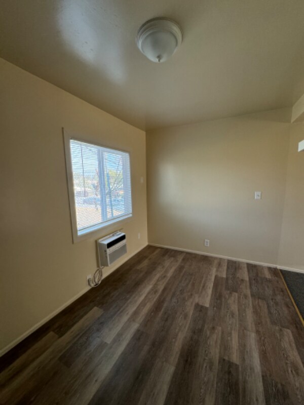 Building Photo - 1131 S Spruce St