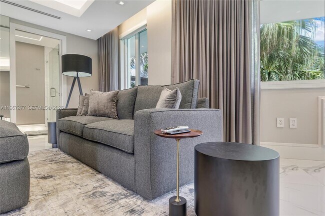 Foto del edificio - 10190 Collins Ave