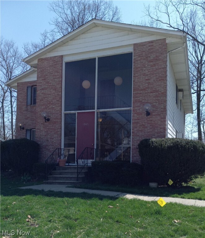 Primary Photo - 1371 Forest Glen Dr