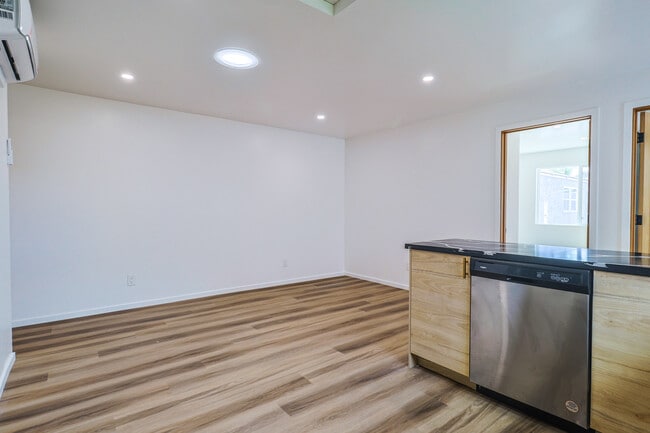 Building Photo - 4523 E 55th St