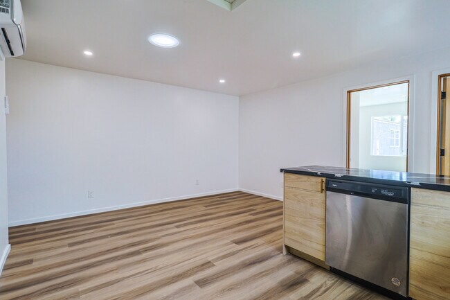 Foto del edificio - 4523 E 55th St