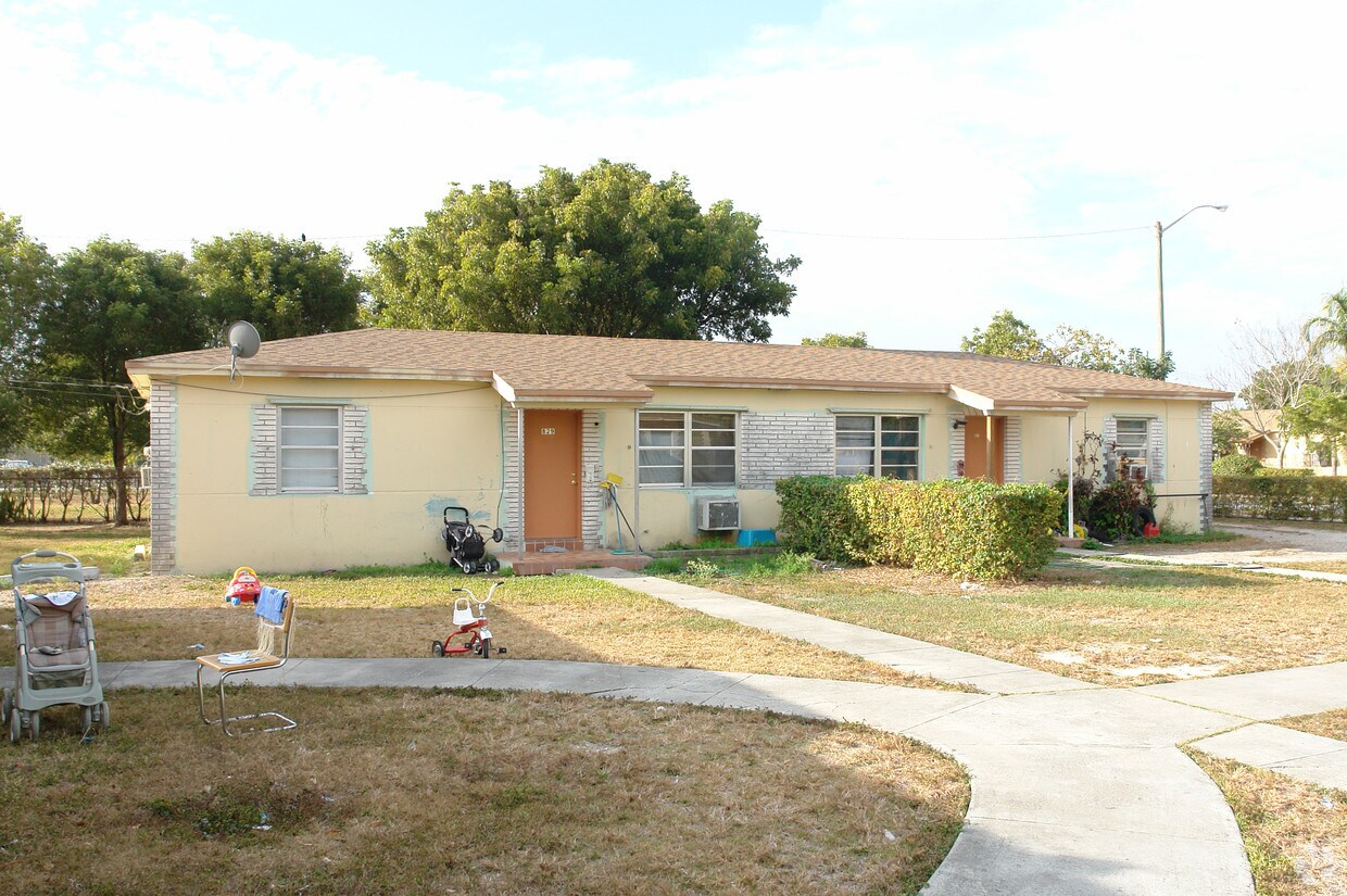 Primary Photo - 827-843 NW 3rd Ave