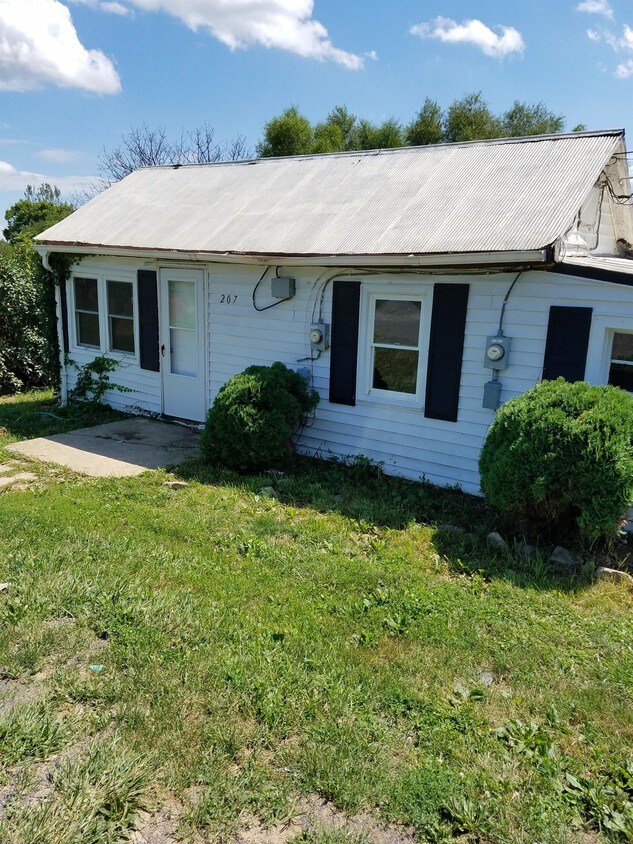 Primary Photo - 207 Walter Dr