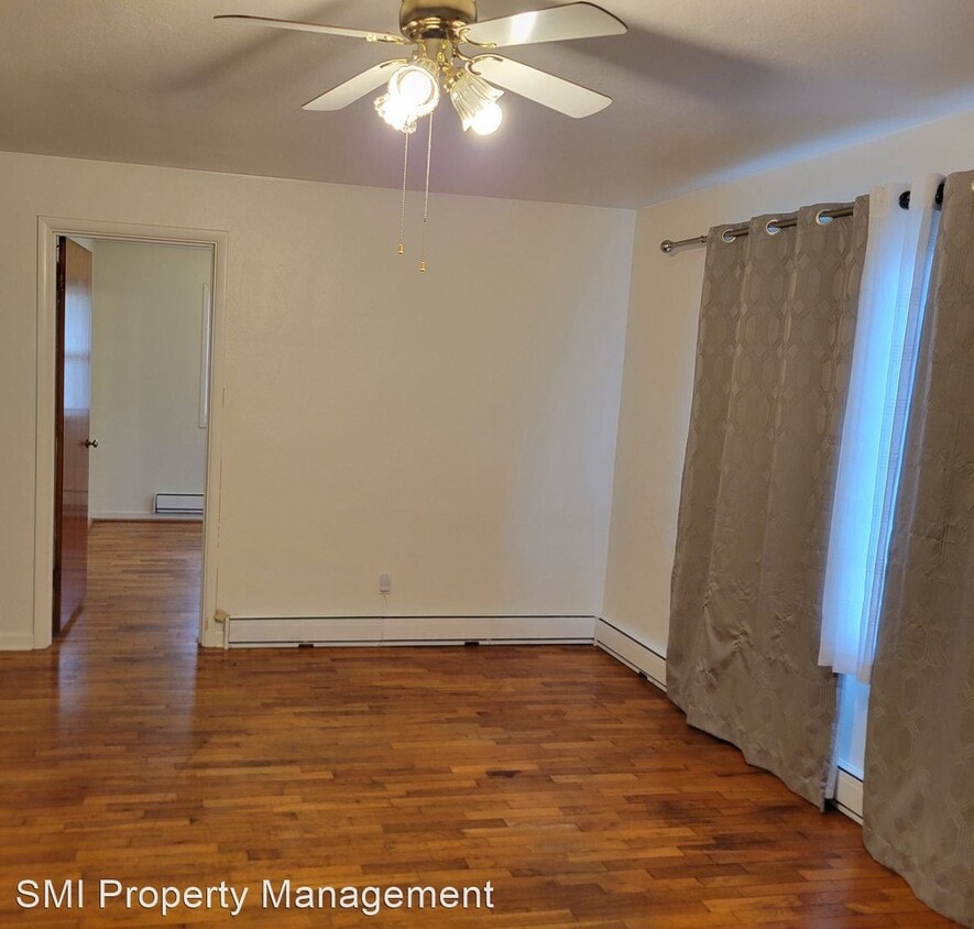 Primary Photo - 2 br, 1 bath House - 240 E Oak Street