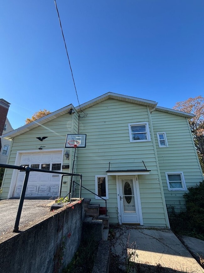 Building Photo - Charming 2-Bedroom Single-Family Home with Garage and Off-Street Parking