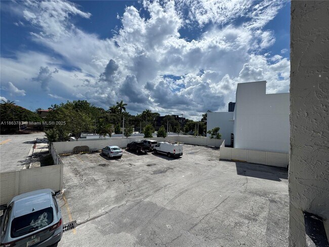 Building Photo - 3300 S Dixie Hwy