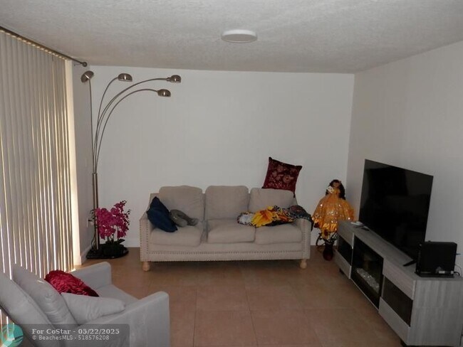 Foto del edificio - 8305 SW 152nd Ave