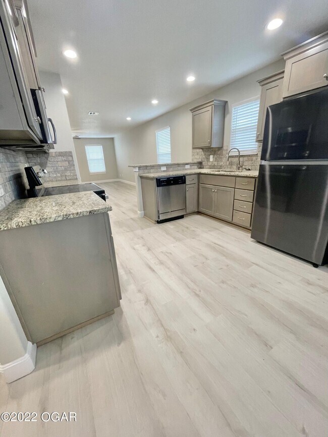 Foto del edificio - 1402 E 19th St