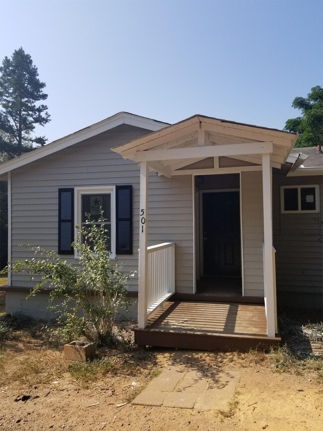 Building Photo - 501 Noketchee Creek Rd
