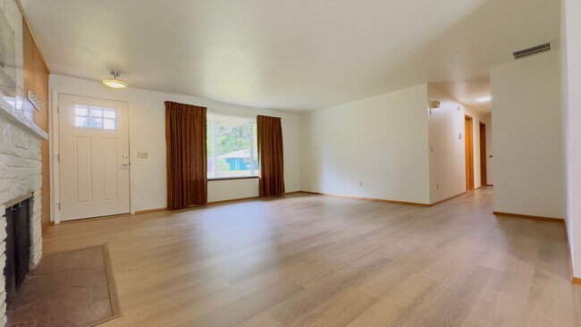 Foto del edificio - Air Conditioned 3 Bedroom Fully Fenced Yard in the Heart of Lacey - Available Now.