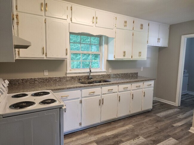 Building Photo - Harrison Rd #202