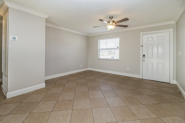 Building Photo - 4764 Miramar Rd
