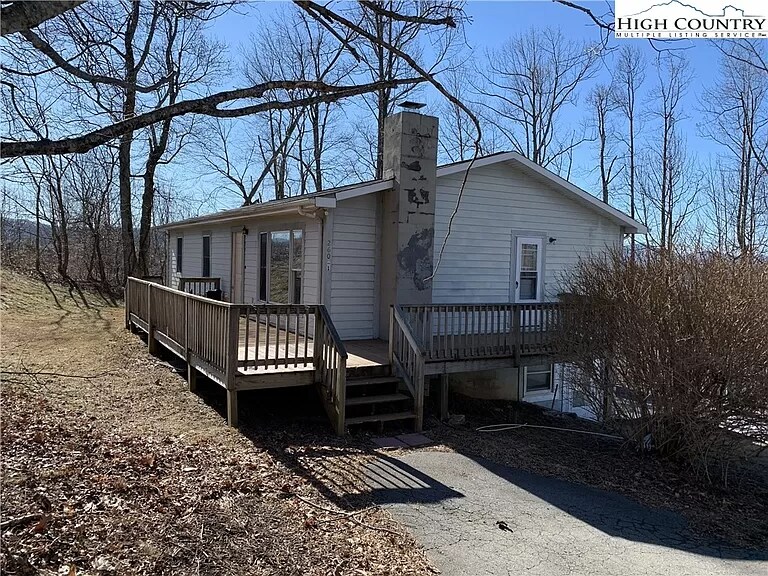 Primary Photo - 216 1/2 King's Ridge Rd