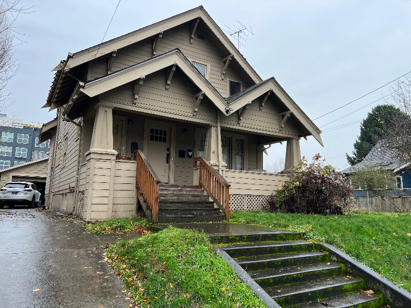 Primary Photo - 5626 N Maryland Ave