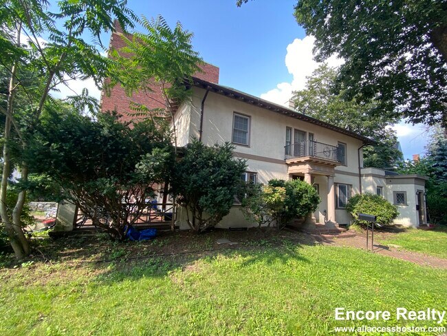 Building Photo - 1860 Commonwealth Ave