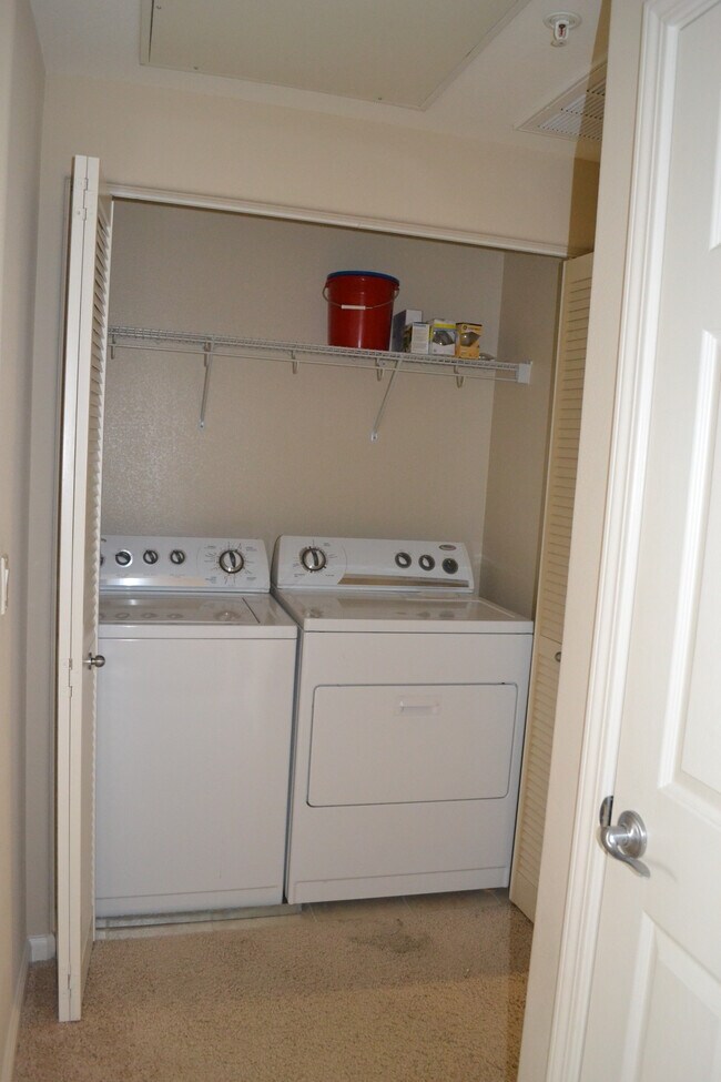 in unit laundry - 1101 S Main St