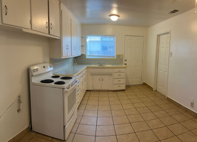 Foto del edificio - 2700 Whitcomb Way