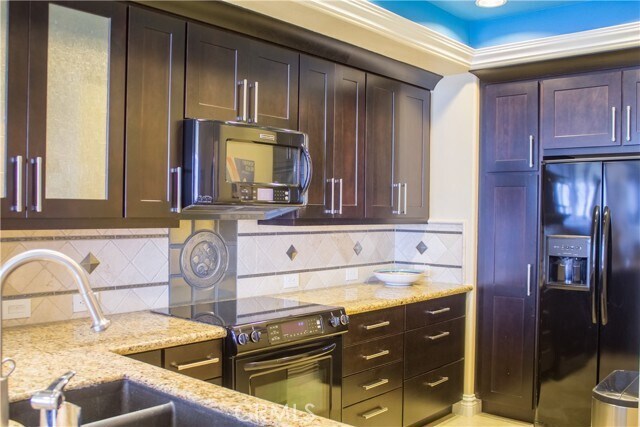 Building Photo - 200 Paris Ln